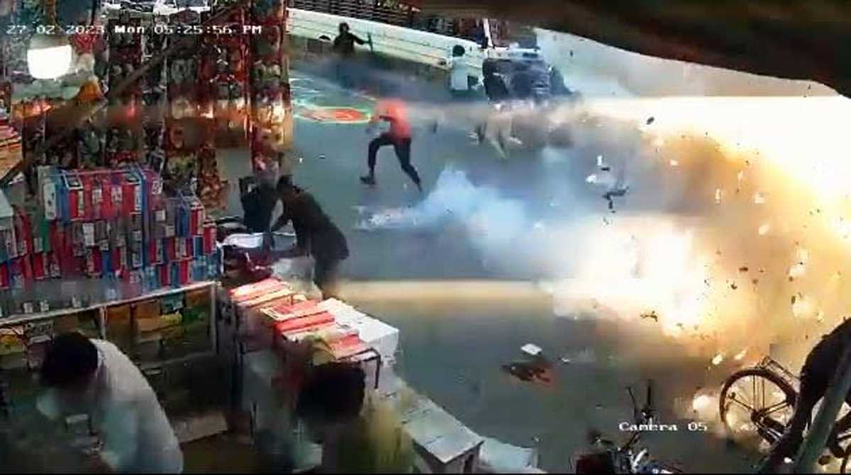 जगन्नाथ यात्रा में हुई आतिशबाजी से लगी आग, दो झुलसे